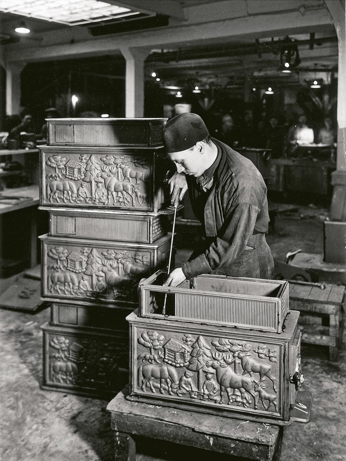 Fabrication poêle à bois en fonte