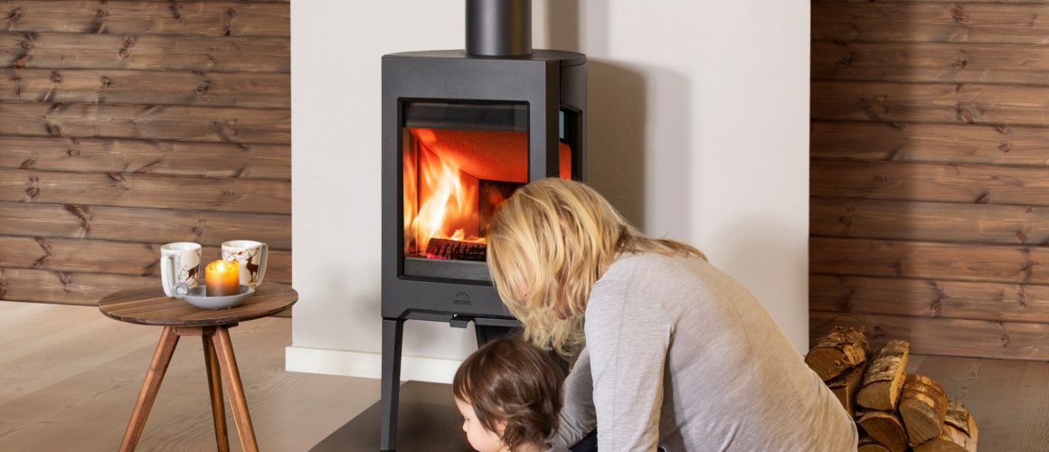 JØTUL propose une large gamme de poêles en fonte modernes au design primé