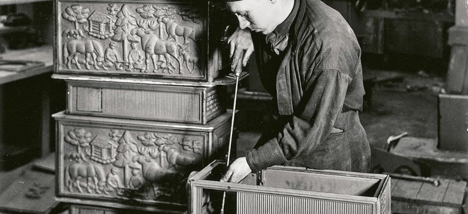 Ancienne méthode de fabrication d'un poêle en fonte