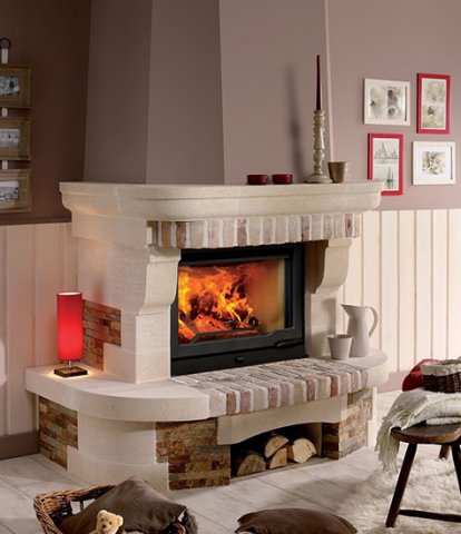 Cheminée avec insert à bois Jotul